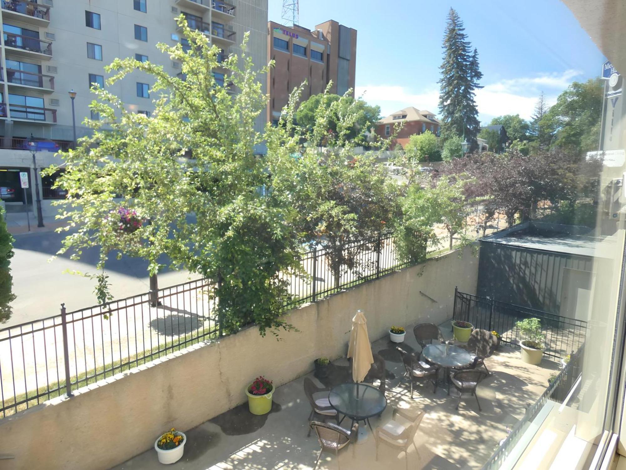The Medicine Hat Villa 外观 照片